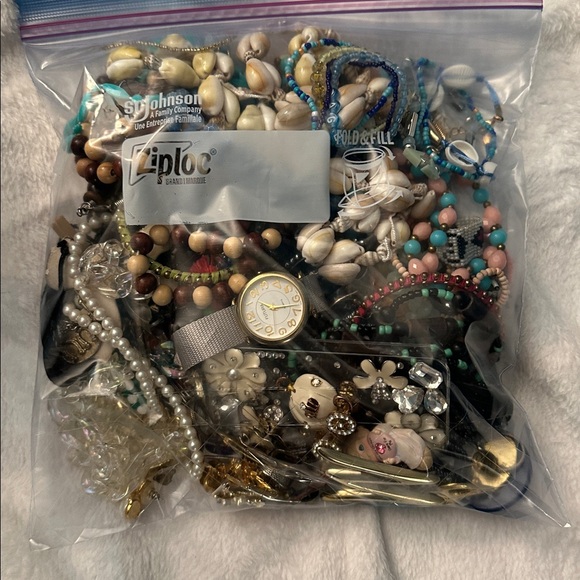 Assorted Women's Accessory Set - Picture 2 of 8